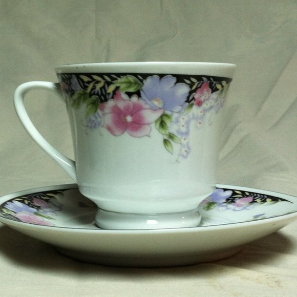Vintage Chinese Porcelain Floral Pattern Tea Cup and Saucer - Picture 4 of 8